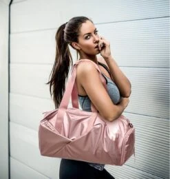 Merkloos Pink Gloss Duffel Bag | Medium Dames Sport Tas | 30 Liter - Roze 14 Merkloos Pink Gloss Duffel Bag | Medium Dames Sport Tas | 30 Liter - Roze -Fit Verkoop 1142x1200