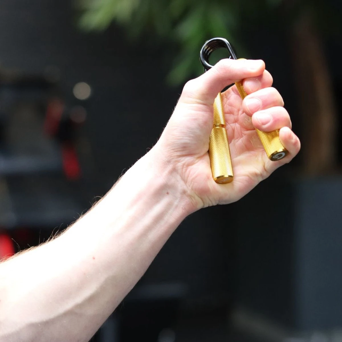 Gouden Grip Handknijper Level 2 (45kg) + GRATIS Griptraining E-book - Handtrainer - Handgripper - Onderarmtrainer - Hand Grips - Knijphalter - Handknijper Fitness - Grip Trainer - Heavy Grip 6 Gouden Grip Handknijper Level 2 (45kg) + GRATIS Griptraining E-book - Handtrainer - Handgripper - Onderarmtrainer - Hand Grips - Knijphalter - Handknijper Fitness - Grip Trainer - Heavy Grip - Afbeelding 4