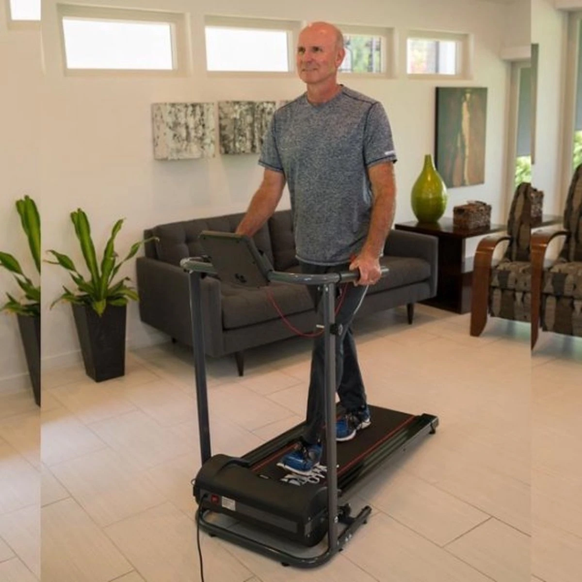 Gymform Slim Fold PRO - Loopband Inklapbaar - Opvouwbaar - Wandelband - LCD Display - Met Hartslagmeter 16 Gymform Slim Fold PRO - Loopband Inklapbaar - Opvouwbaar - Wandelband - LCD Display - Met Hartslagmeter - Afbeelding 14